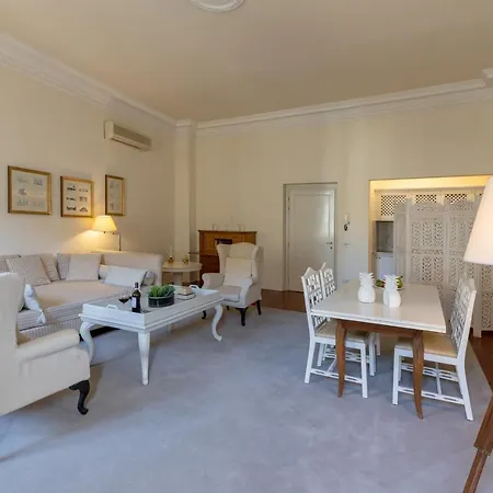 Apartment Raso Cozy Penthouse Near The Duomo *