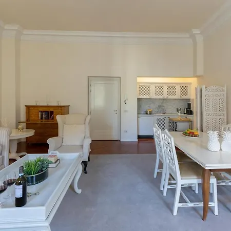 Raso Cozy Penthouse Near The Duomo Florence