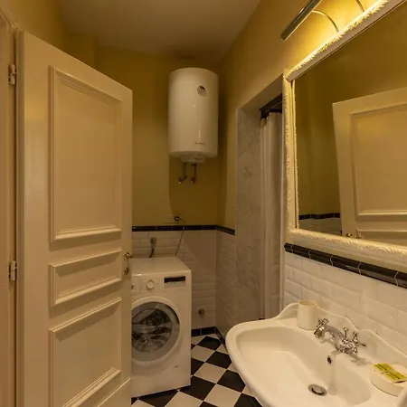 Raso Cozy Penthouse Near The Duomo *