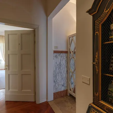 Raso Cozy Penthouse Near The Duomo